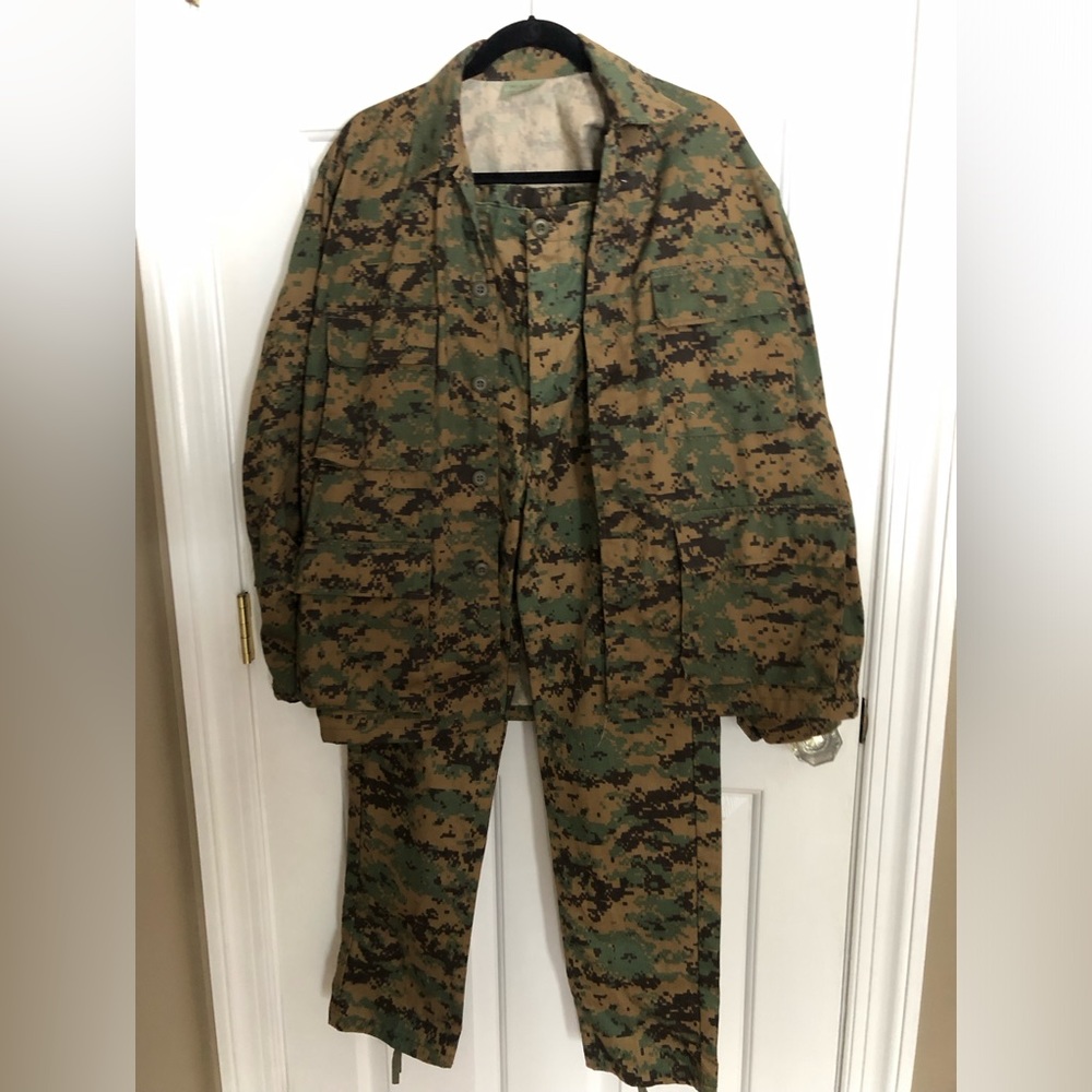 Men’s camouflage outfit jacket sm/reg, pants   Extra lg W 22-32”L 30 1/2”